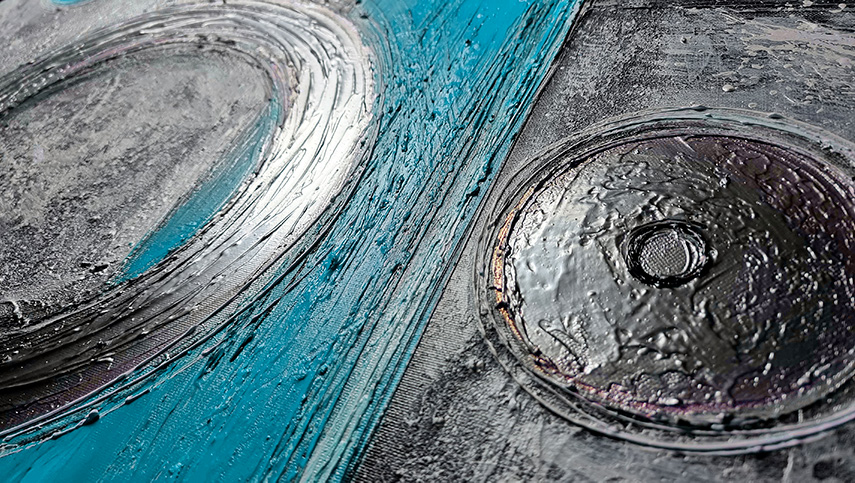 Abstraktní modrý obraz stříbrné kruhy